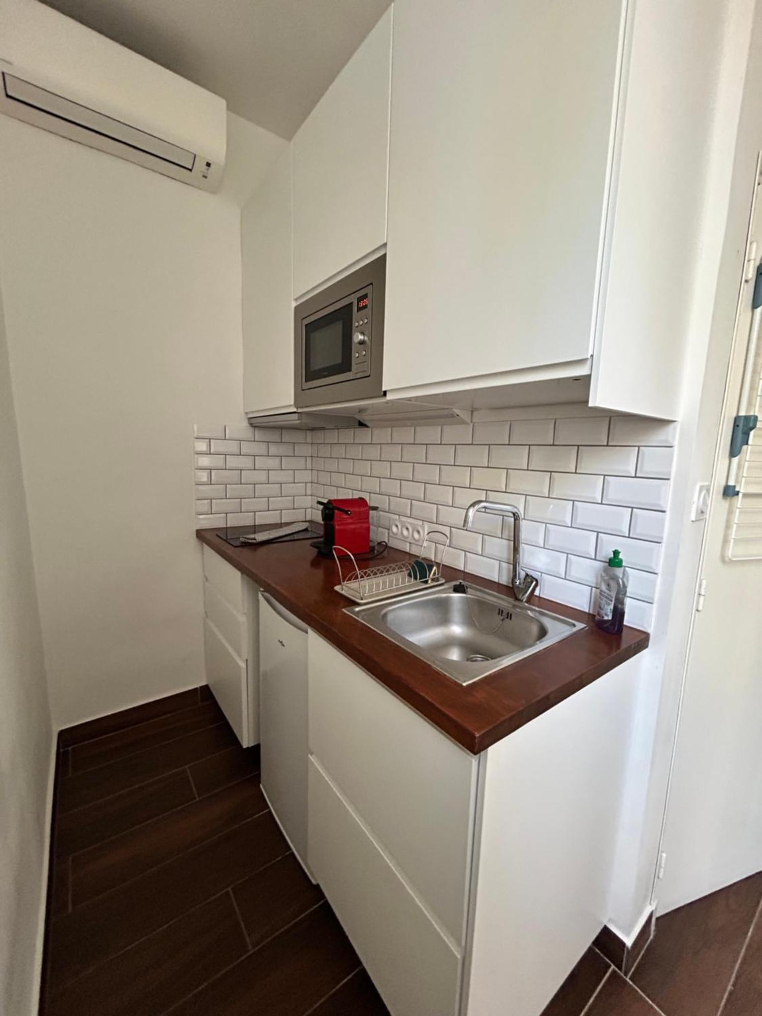 Agreable Studio Renove Avec Place De Parking Bandol Luaran gambar
