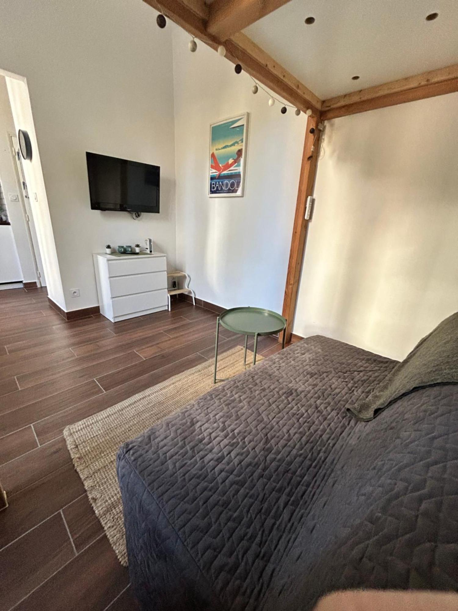 Agreable Studio Renove Avec Place De Parking Bandol Luaran gambar